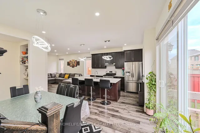 Additional image 10 of 896 Sumac Cres