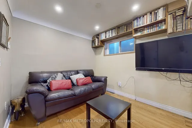 Additional image 9 of 982 Cosburn Ave