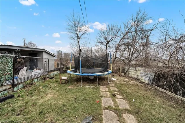 Additional image 32 of 199 Bay St