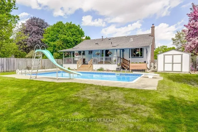 Additional image 43 of 726 Applewood Cres