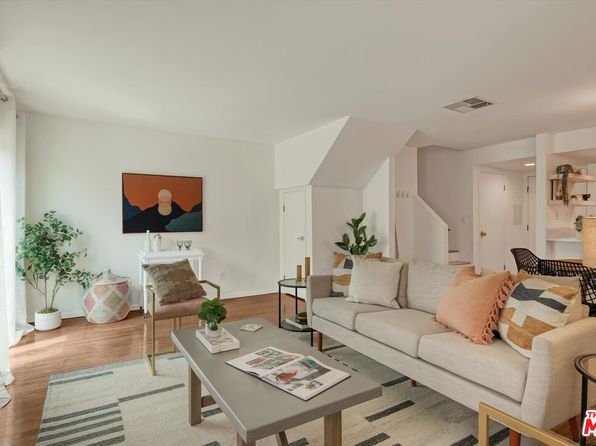 11230 Peach Grove St APT 104, North Hollywood, CA 91601