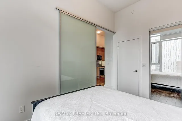 Additional image 16 of 297 College St Unit 1002