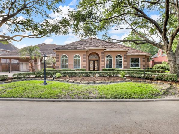 10 Champions Bend Cir, Houston, TX 77069
