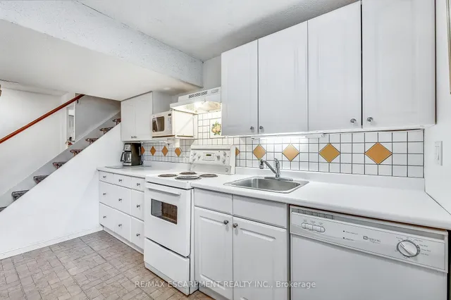 Additional image 36 of 3044 Woodward Ave