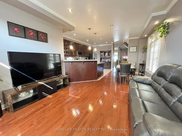 Additional image 5 of 516 Lumberton Cres