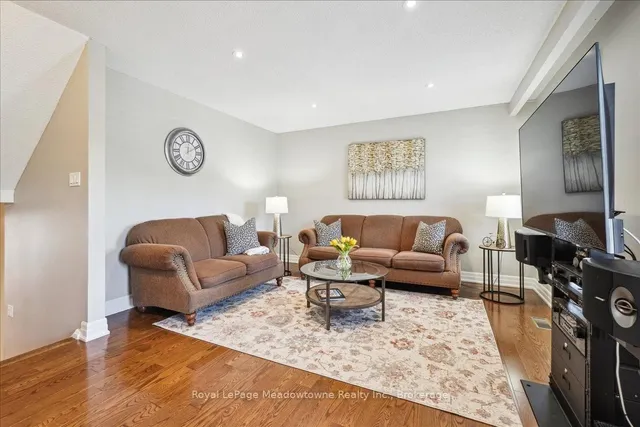 Additional image 11 of 30 Heslop Rd Unit 4