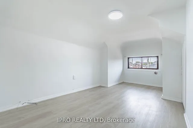 Additional image 33 of 35 Chestnut Ave