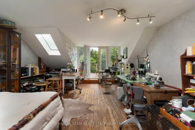 Additional image 20 of 27 Hook Ave