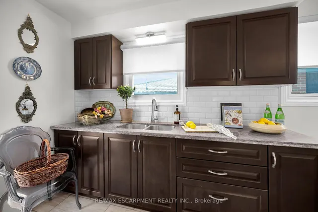 Additional image 23 of 567 QUEEN VICTORIA Dr