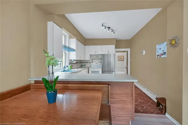 Additional image 14 of 40 Undermount Ave