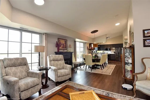 Additional image 11 of 262 Dundas St Unit 406