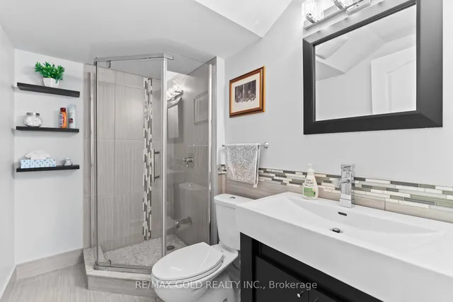 Additional image 39 of 36 Slipneedle St