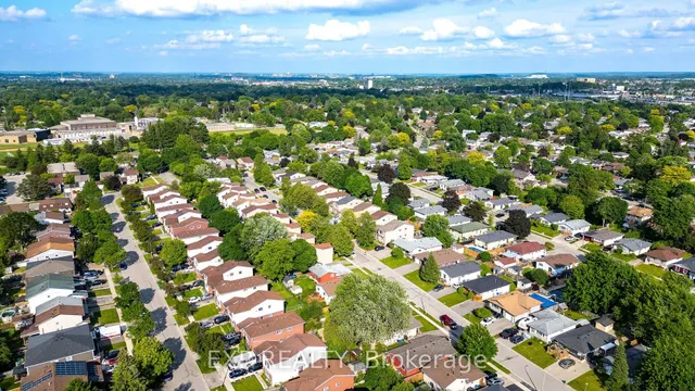 Additional image 46 of 178 Silver Aspen Cres
