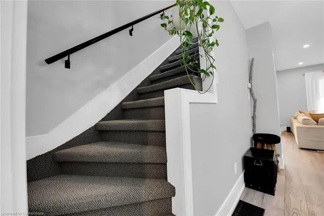 Additional image 28 of 92 Pearl St