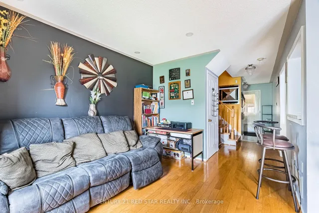 Additional image 17 of 13 Wickstead Crt