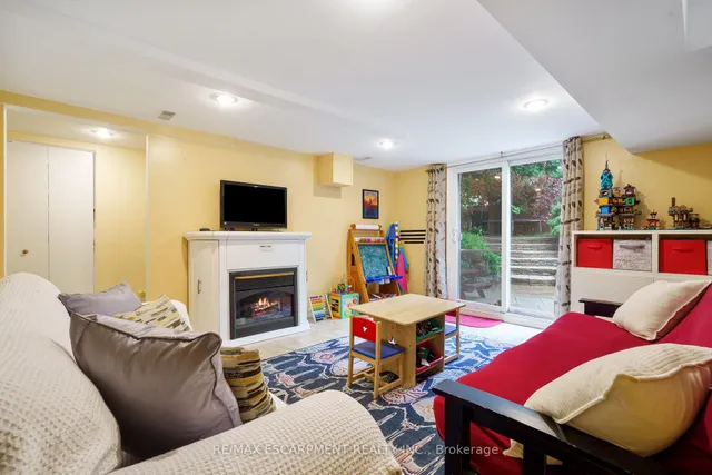 Additional image 29 of 82 Skyline Dr