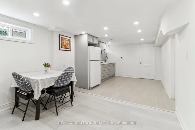 Additional image 31 of 38 Parkdene Crt