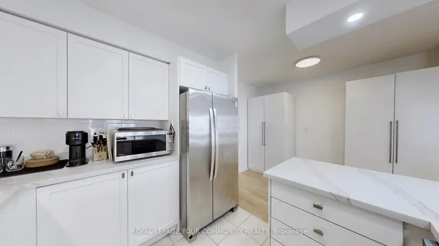 Additional image 19 of 909 Bay St Unit 1609