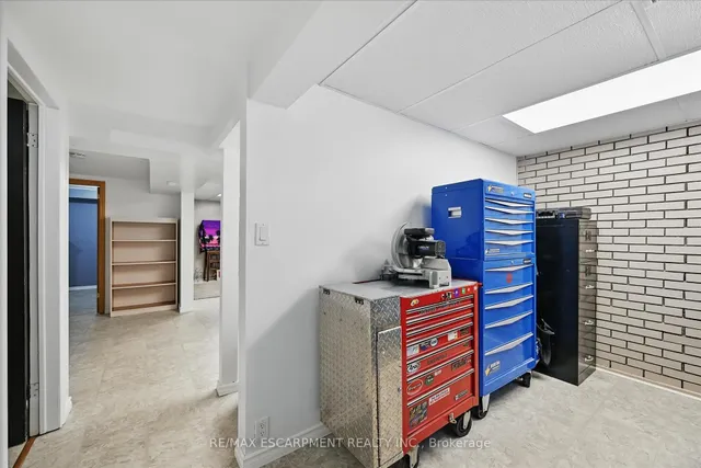 Additional image 34 of 1280 Consort Cres