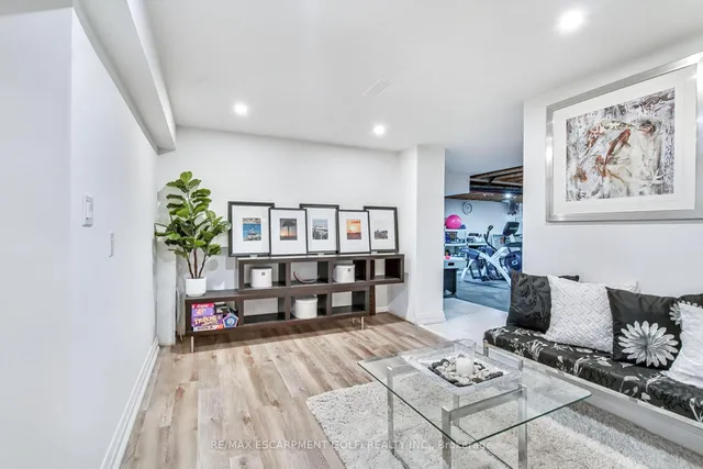 Additional image 24 of 106 CUMMING Crt