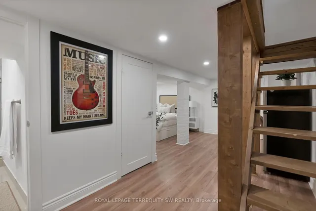 Additional image 35 of 17 Queensbury Ave