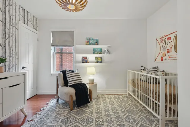 Additional image 18 of 34 Winnett Ave