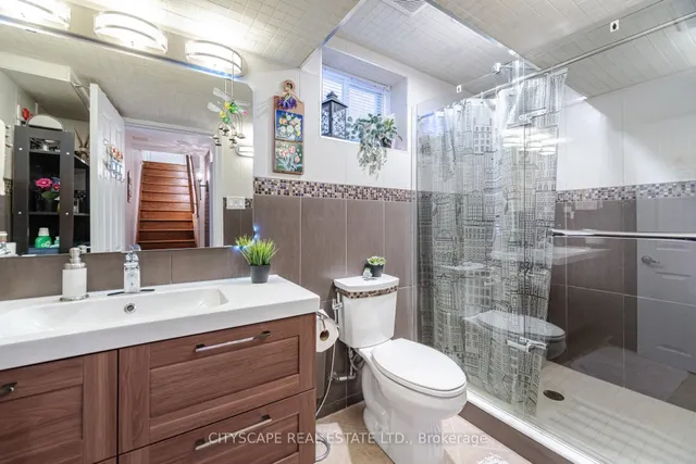 Additional image 35 of 657 Symons Cross