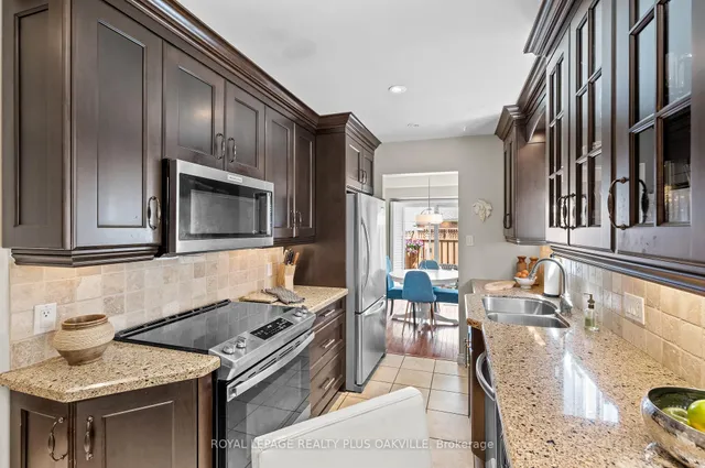 Additional image 10 of 5255 Lakeshore Rd Unit 49