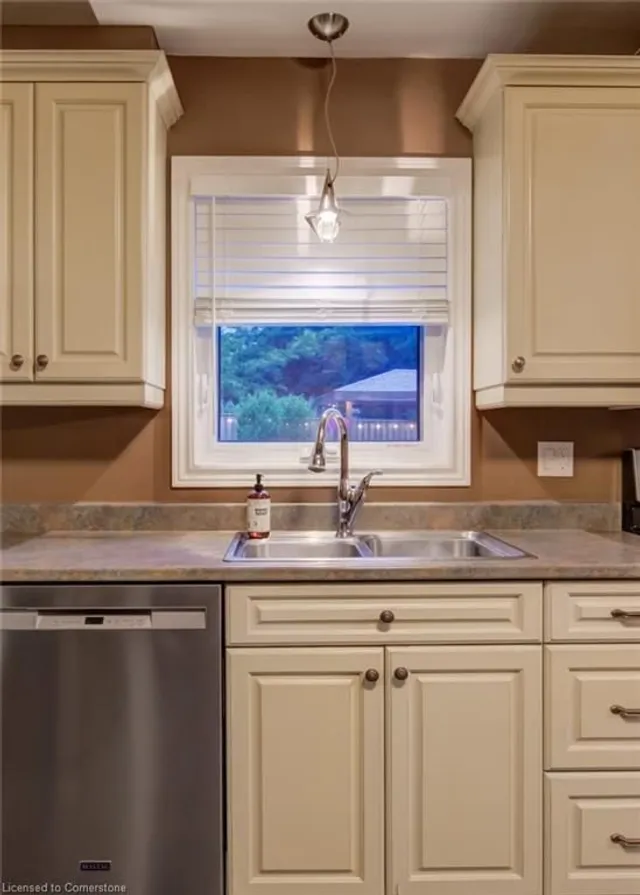 Additional image 11 of 9 Toynbee Cres