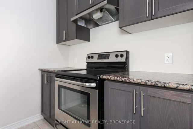 Additional image 12 of 71 Southshore Cres