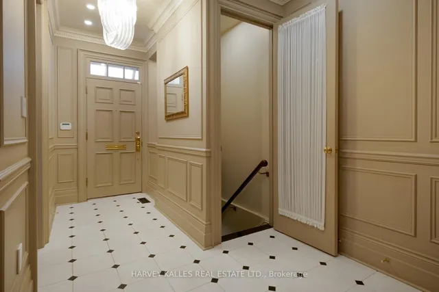 Additional image 42 of 12 Macpherson Ave Unit 3