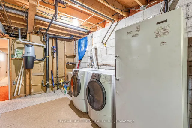 Additional image 37 of 5198 Broughton Cres