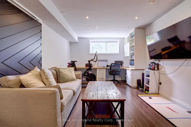 Additional image 38 of 1913 Steepbank Cres