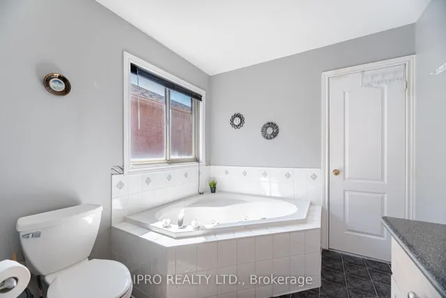 Additional image 29 of 932 Ledbury Cres