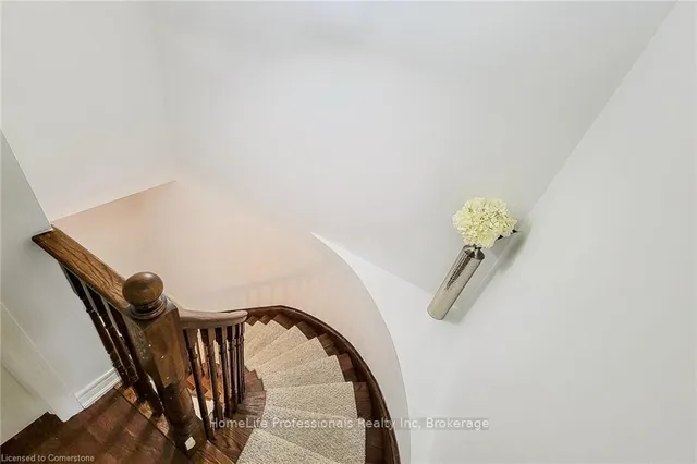 Additional image 18 of 33 Marina Point Cres