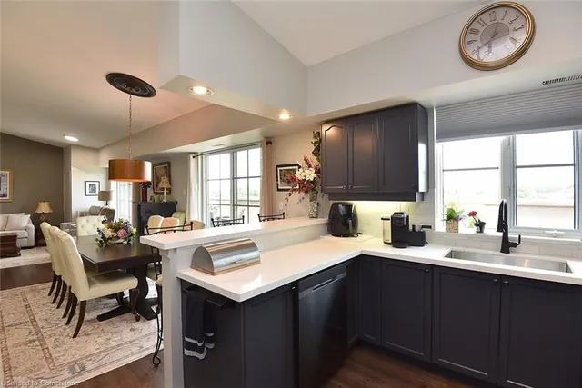 Additional image 23 of 262 Dundas St Unit 406