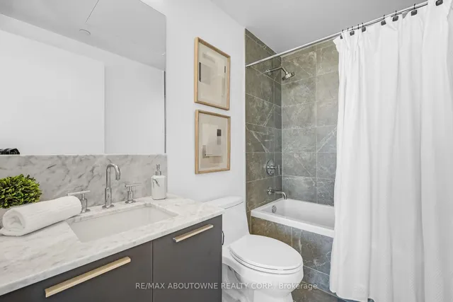 Additional image 15 of 3 Gloucester St Unit 1802