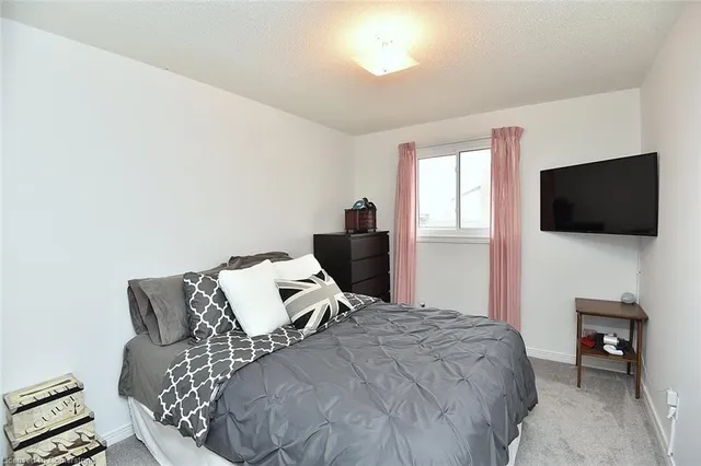 Additional image 18 of 39 Duncan Ave