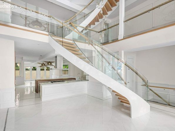 340 W 23rd St, New York, NY 10011
