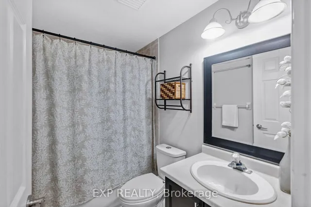 Additional image 30 of 175 Hollyridge Cres