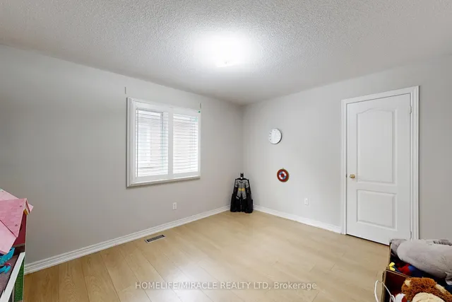 Additional image 32 of 467 Willmott Cres