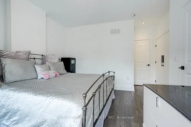 Additional image 39 of 28 Chisholm Ave