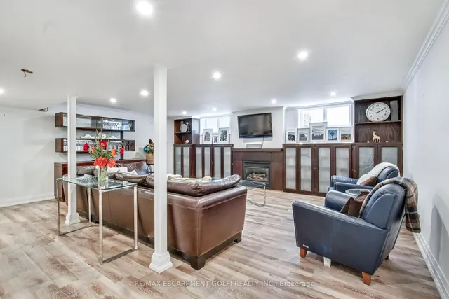 Additional image 26 of 106 CUMMING Crt