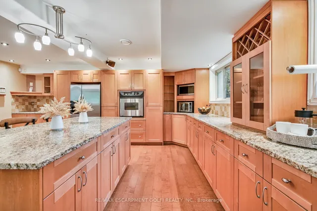 Additional image 10 of 693 Powerline Rd