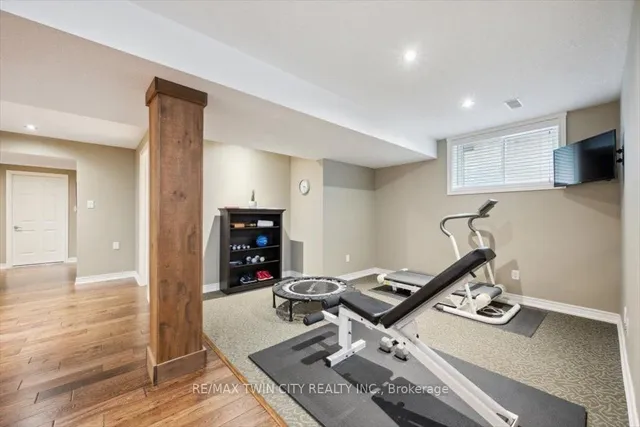 Additional image 24 of 572 Falconridge Cres