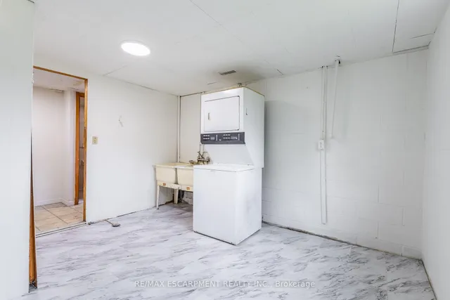 Additional image 33 of 18 Renner Crt