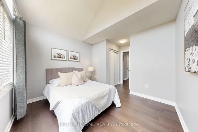 Additional image 35 of 686 Bolingbroke Dr