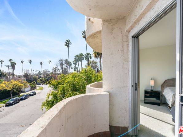 836 S Bundy Dr APT 300, Los Angeles, CA 90049