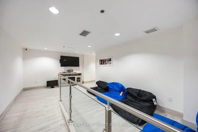 Additional image 27 of 812 Lansdowne Ave Unit 405