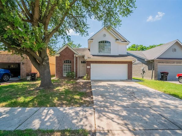 10915 Meadow Walk Ln, Houston, TX 77067